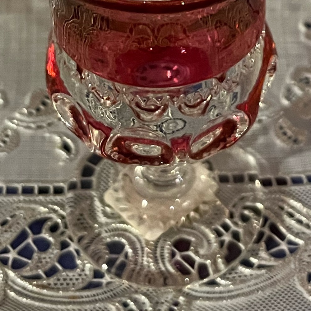 🌹Small short glass goblet burgundy color